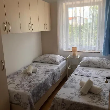 Apartment In Mit Garten Und Terrasse Fazana