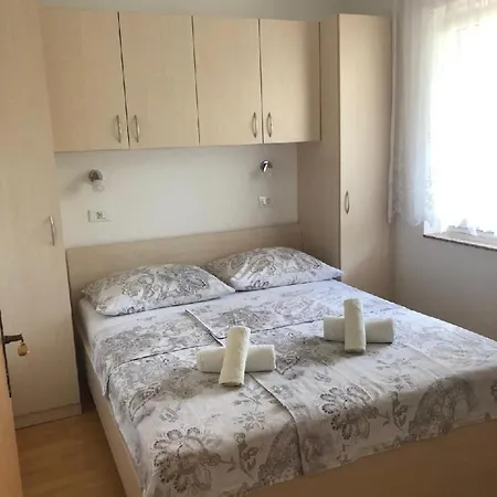 Apartment In Mit Garten Und Terrasse