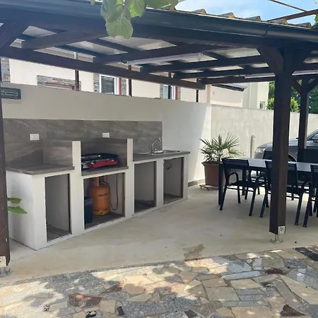 In Mit Garten Und Terrasse Fazana